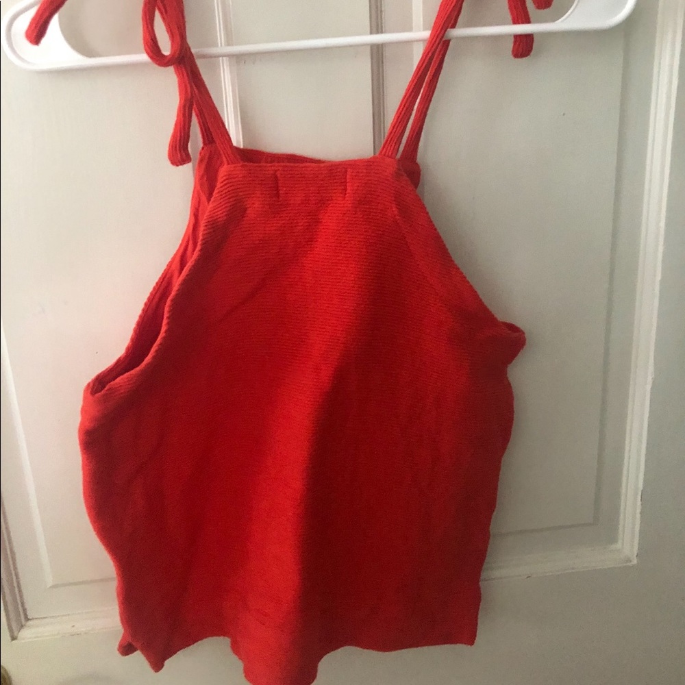 Red tank size small